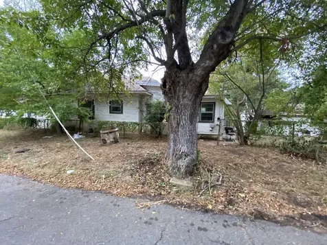 1230 W Woodard Street Denison TX 75020