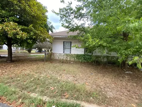 1230 W Woodard Street Denison TX 75020