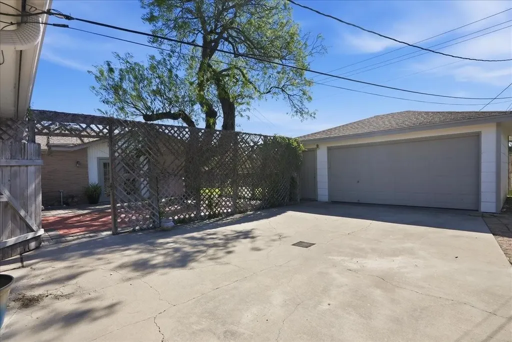 501 Dolphin Place Corpus Christi TX 78411