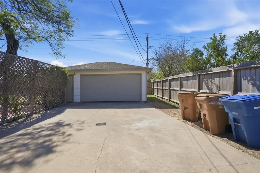 501 Dolphin Place Corpus Christi TX 78411