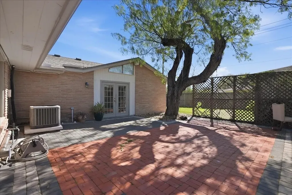 501 Dolphin Place Corpus Christi TX 78411
