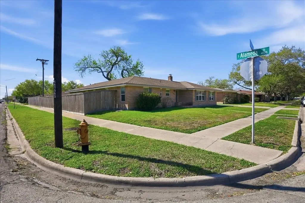 501 Dolphin Place Corpus Christi TX 78411