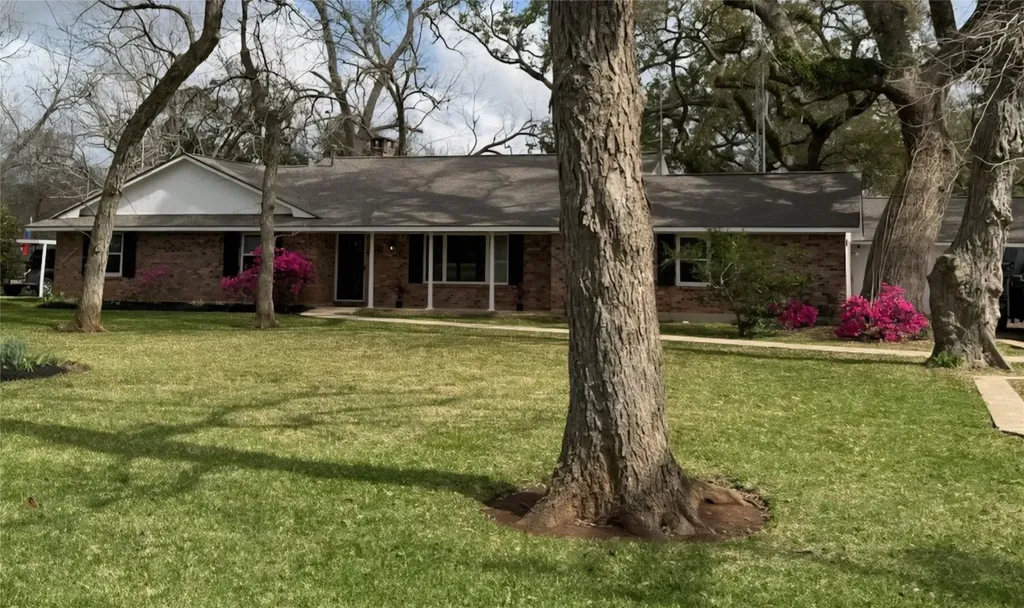 108 Van Winkle Street Lake Jackson TX 77566