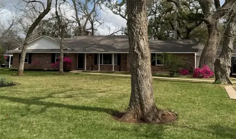 108 Van Winkle Street Lake Jackson TX 77566