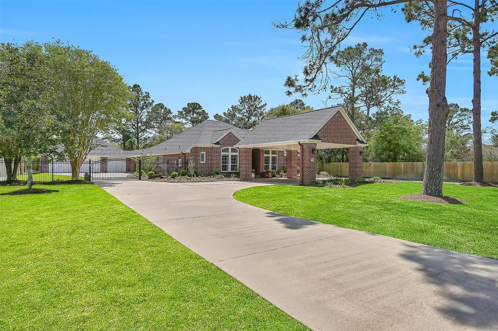 106 Charleston Street Friendswood TX 77546