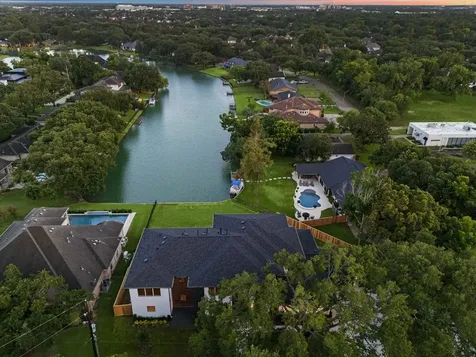 302 Piedmont Street Sugar Land TX 77478