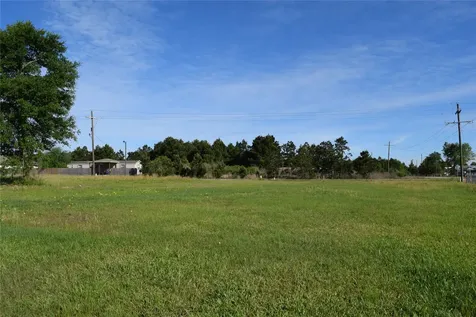 1129 County Road 5100 Cleveland TX 77327