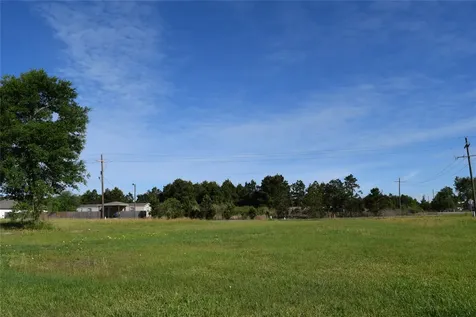 1129 County Road 5100 Cleveland TX 77327