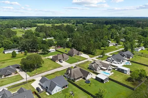 685 Dayna Lane Sour Lake TX 77659