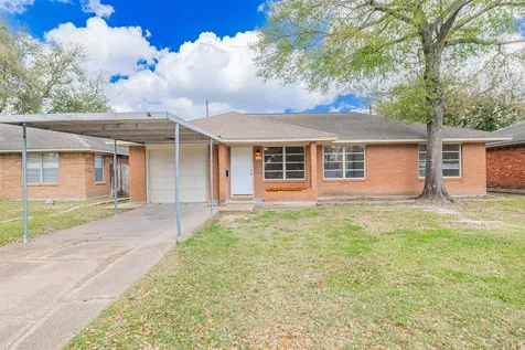 723 E Spreading Oak Drive Houston TX 77076