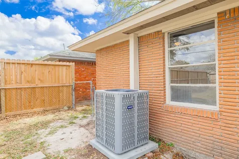 723 E Spreading Oak Drive Houston TX 77076