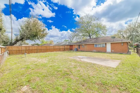 723 E Spreading Oak Drive Houston TX 77076