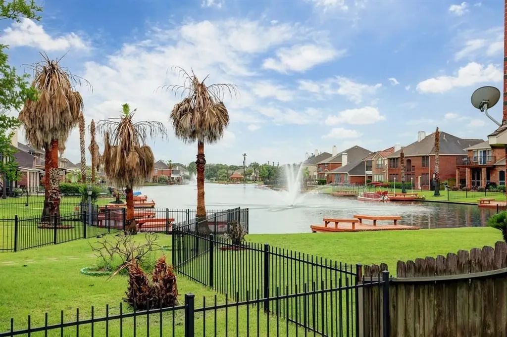 10147 Lazy Lagoon Houston TX 77065