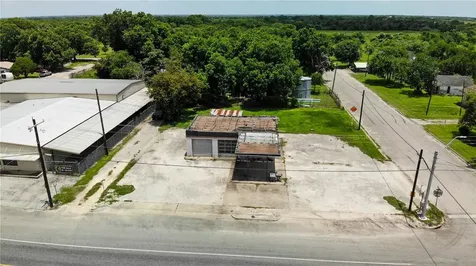 102 Main Street Tivoli TX 77990