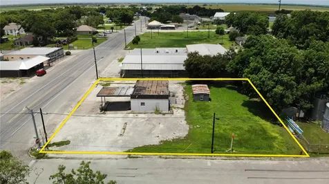 102 Main Street Tivoli TX 77990