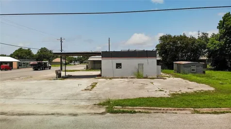 102 Main Street Tivoli TX 77990