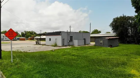 102 Main Street Tivoli TX 77990