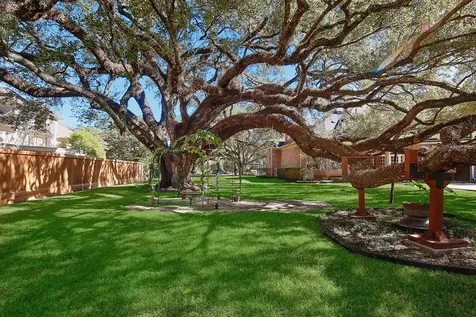 2 Wexford Court Houston TX 77024