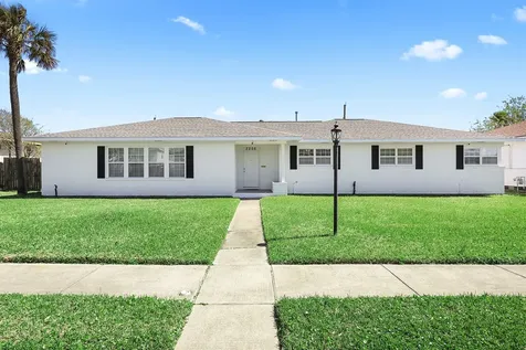 2206 Wimcrest Street Galveston TX 77551