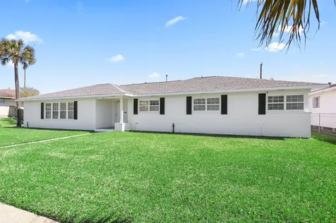 2206 Wimcrest Street Galveston TX 77551