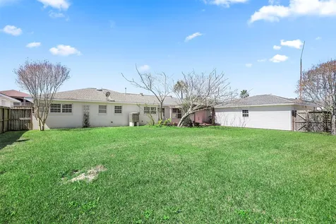 2206 Wimcrest Street Galveston TX 77551