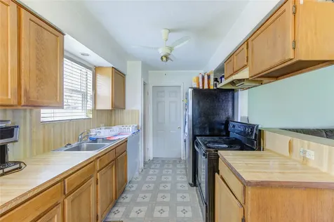 8610 Bluebonnet Street Highlands TX 77562