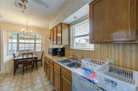 8610 Bluebonnet Street Highlands TX 77562