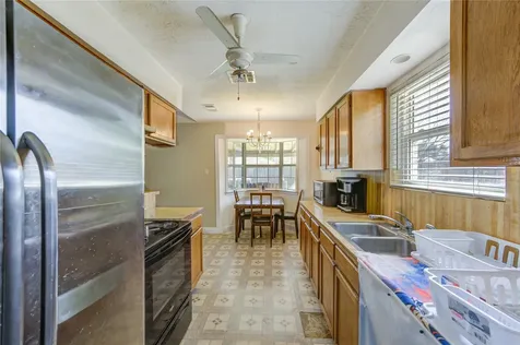 8610 Bluebonnet Street Highlands TX 77562