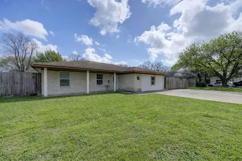 8610 Bluebonnet Street Highlands TX 77562