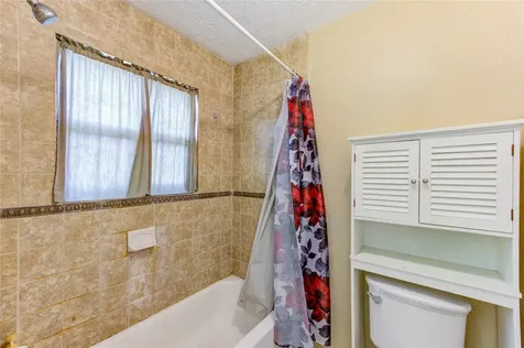 8610 Bluebonnet Street Highlands TX 77562