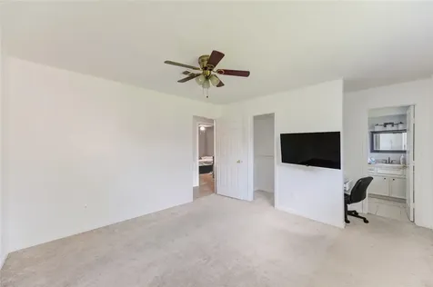 8610 Bluebonnet Street Highlands TX 77562