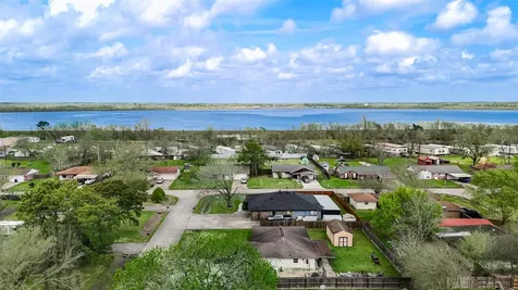 8610 Bluebonnet Street Highlands TX 77562