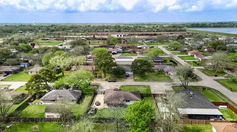 8610 Bluebonnet Street Highlands TX 77562