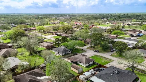 8610 Bluebonnet Street Highlands TX 77562
