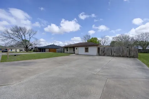 8610 Bluebonnet Street Highlands TX 77562