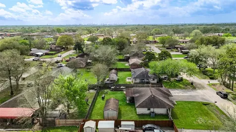 8610 Bluebonnet Street Highlands TX 77562