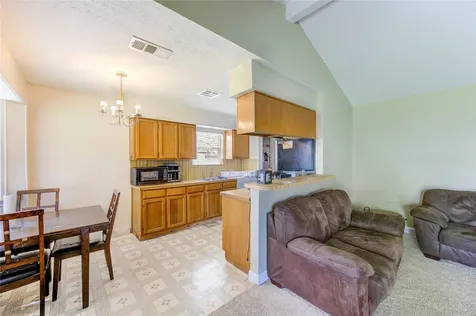 8610 Bluebonnet Street Highlands TX 77562