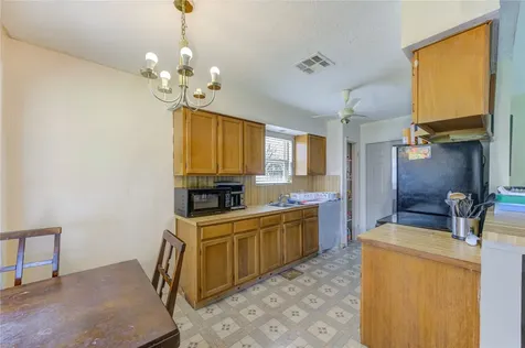 8610 Bluebonnet Street Highlands TX 77562