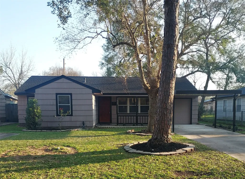 1008 Meadowlane Street Angleton TX 77515