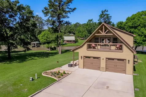 16 Wildwood Lake Drive Huntsville TX 77340