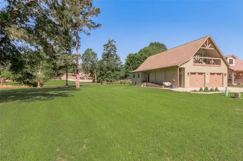 16 Wildwood Lake Drive Huntsville TX 77340