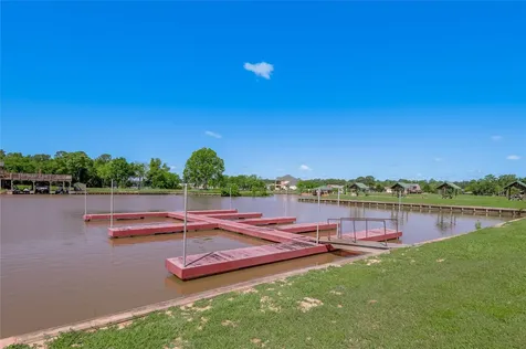 16 Wildwood Lake Drive Huntsville TX 77340