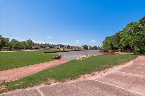 16 Wildwood Lake Drive Huntsville TX 77340