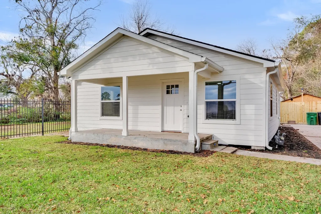 6123 Tuskegee Street Houston TX 77091