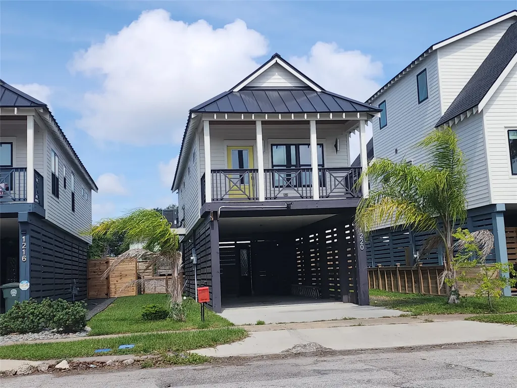 1220 32nd Street Galveston TX 77550