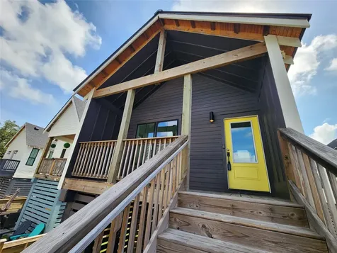 1220 32nd Street Galveston TX 77550