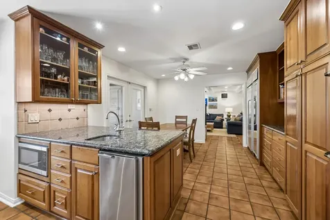 922 Old Lake Road Houston TX 77057