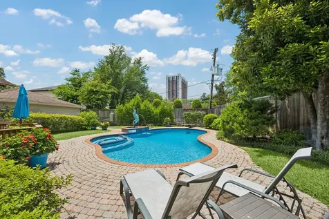 922 Old Lake Road Houston TX 77057