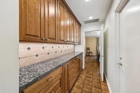 922 Old Lake Road Houston TX 77057