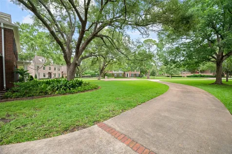 1 Ourlane Court Houston TX 77024
